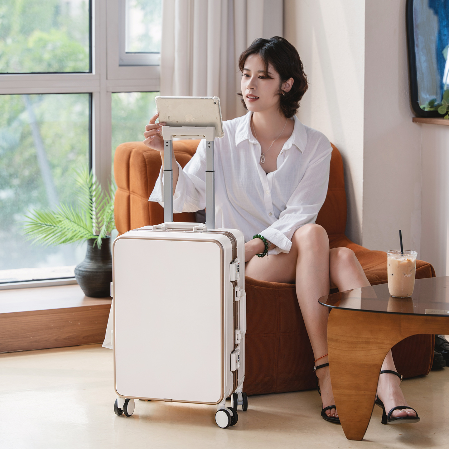 Suitcases on Wheels White 20 I - огляд і ціна Spinner Wheel Rolling Suitcase 20 Inch